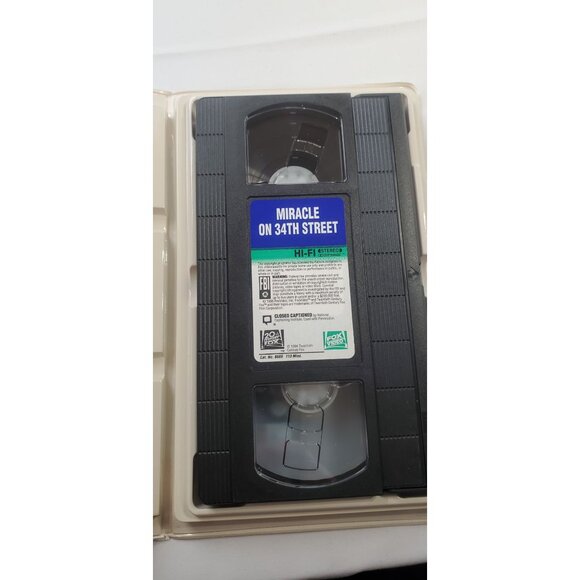 Miracle On 34th Street 1994 VHS Tape Clamshell - Picture 3 of 3